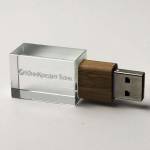 Флешка с подсветкой с логотипом ЮниКредит Банк