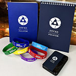 Набор с логотипом Росатом: блокноты, аккумулятор и флешки-браслеты