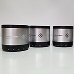 Колонки с логотипом Rohde&Shcwaz, логотип с подсветкой