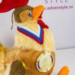Мягкая игрушка петух с медалью, логотип ОКАЭС